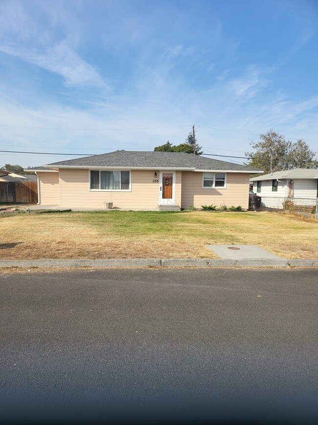 Primary Photo - 3 bed 1.5 bath house in Ephrata