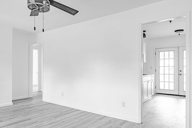 Building Photo - 1411 E Congress St