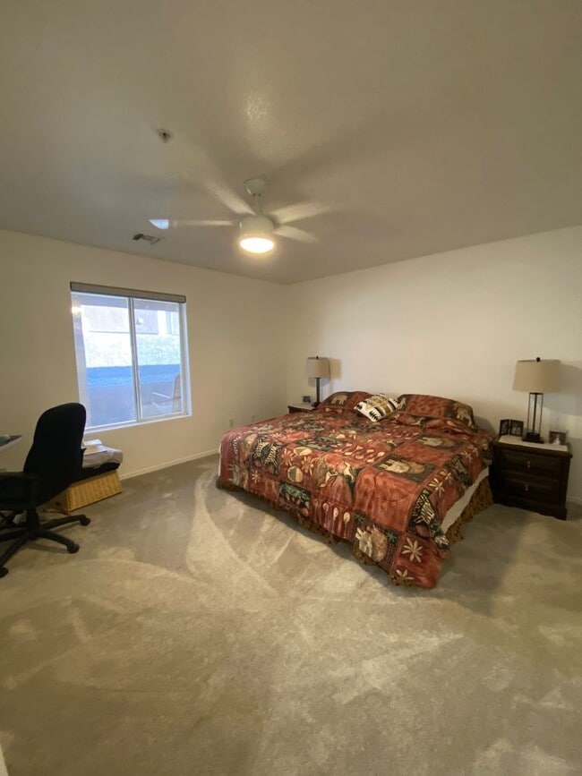 Building Photo - 3045 Palisades Dr