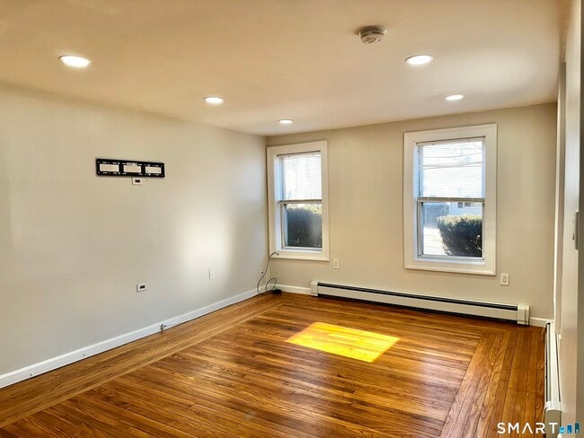 Building Photo - 49 Pleasant St