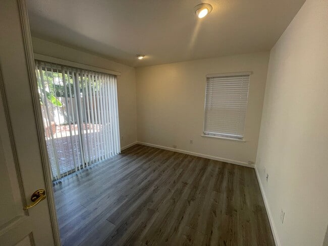 Building Photo - 3 Bedroom 3 Bath Home in West Natomas