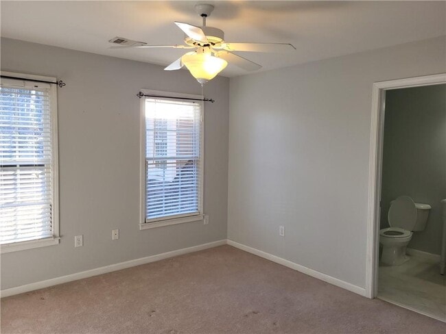 Building Photo - 8291 Fairway Dr