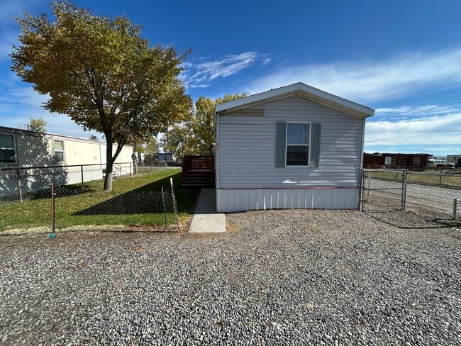 Building Photo - 3 Bed 2 Bath Updated Mobile Home w/ Fenced Yard & Many Amenities