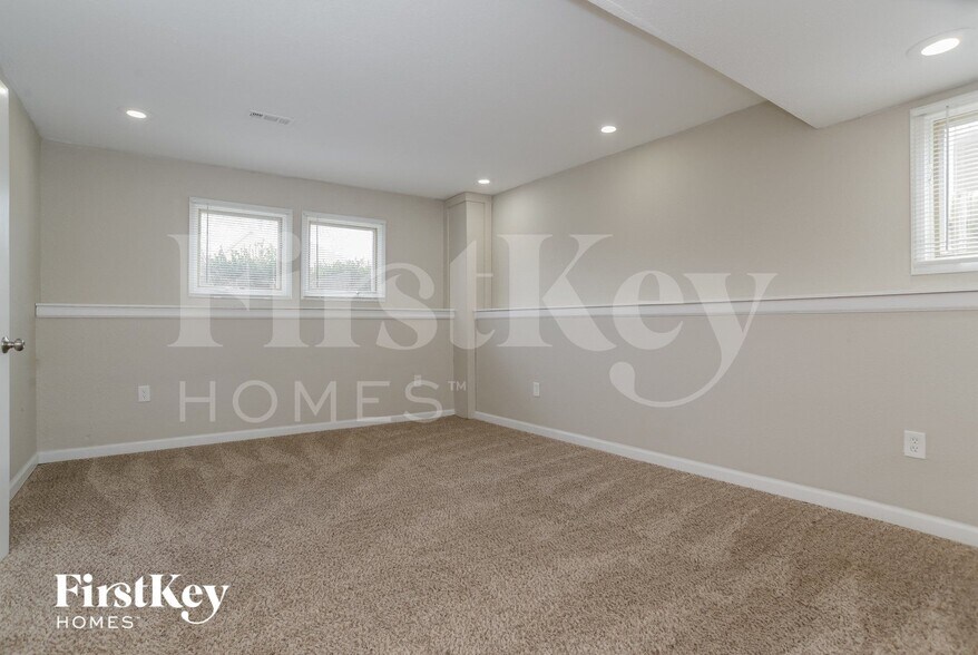 Building Photo - 709 E 16th St