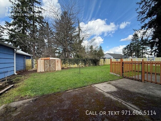 Building Photo - 12305 NE Brazee St