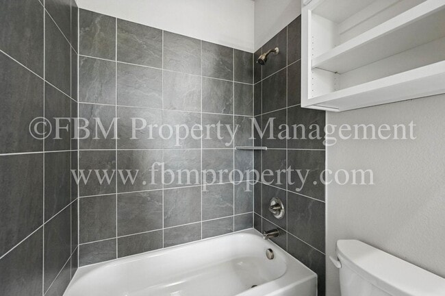 Building Photo - 2081 Luna Dr