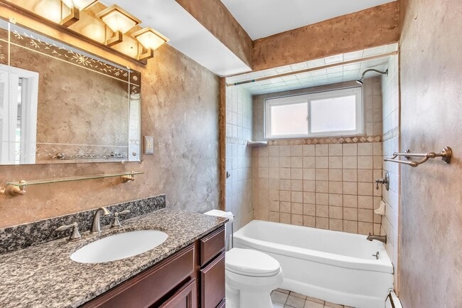 Building Photo - 16345 Pollyanna St