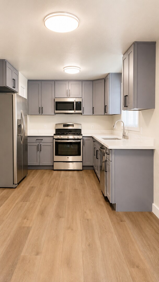 Building Photo - Renovated 3-Bedroom Home with Fenced Yard, Fireplace & In-Unit Laundry