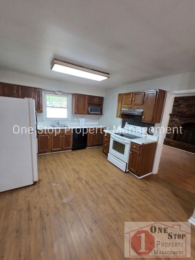 Building Photo - Adorable 2 Bedroom, 1 Bathroom, 1 Car Garage House in Independence!