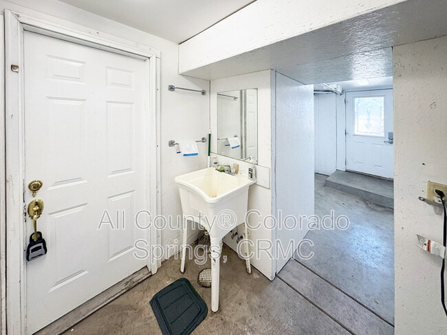 Building Photo - 815 N Nevada Ave