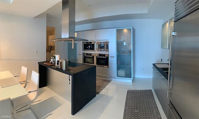 Building Photo - 2 br, 2.5 bath Condo - 18201 Collins Ave A...