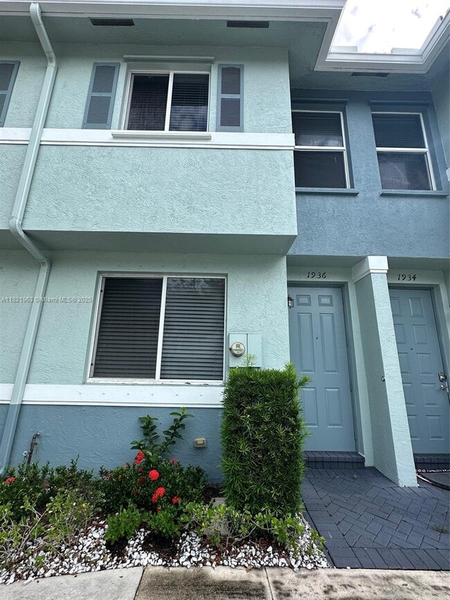 Primary Photo - 1936 Alamanda Way