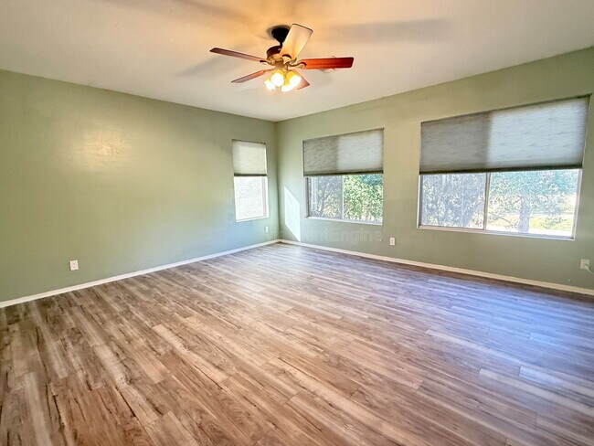 Building Photo - 9786 S La Rosa Dr