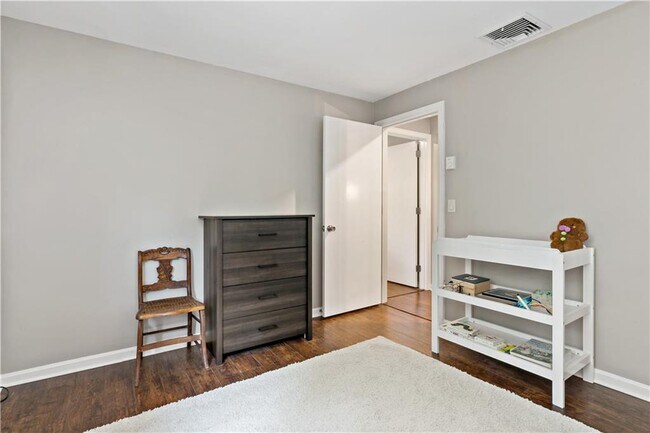 Building Photo - 335 S Pier Rd