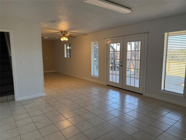 Building Photo - 3205 MacArthur Ave