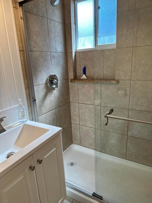 Building Photo - 53548 Avenida Vallejo