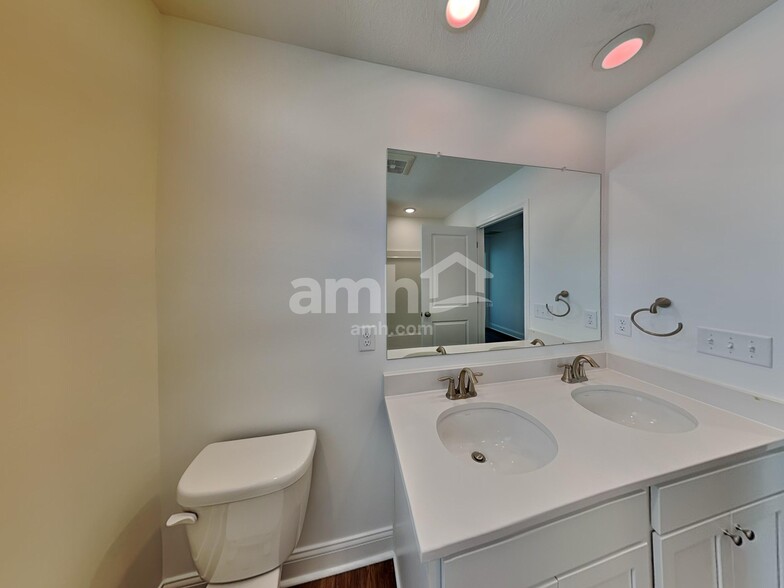 Building Photo - 5953 Hagar Vly Dr