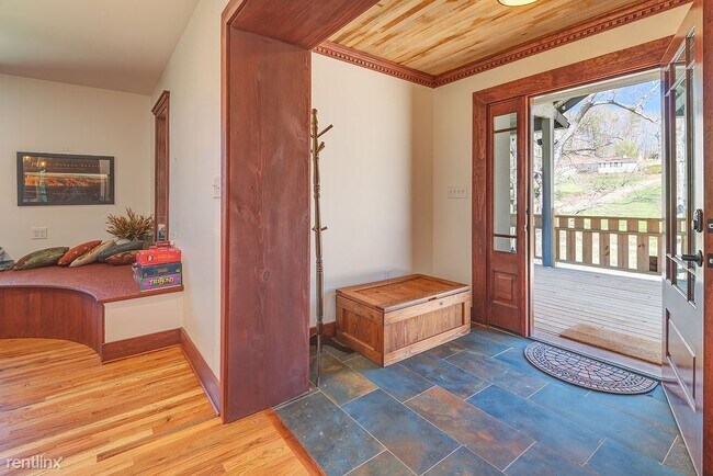 Building Photo - 4 br, 3.5 bath House - 351 Beaverdam Loop ...