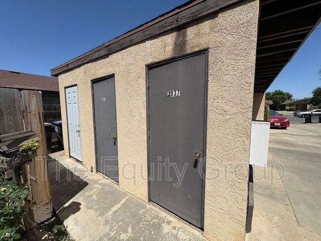 Building Photo - 2037 S Tracy Ct