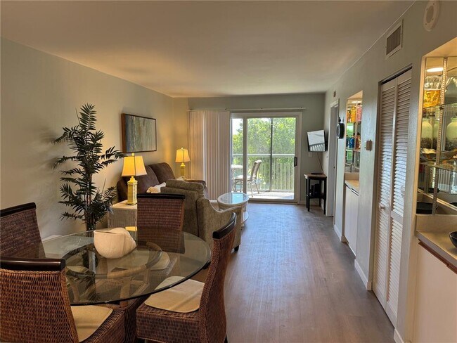 Building Photo - 2320 Terra Ceia Bay Blvd
