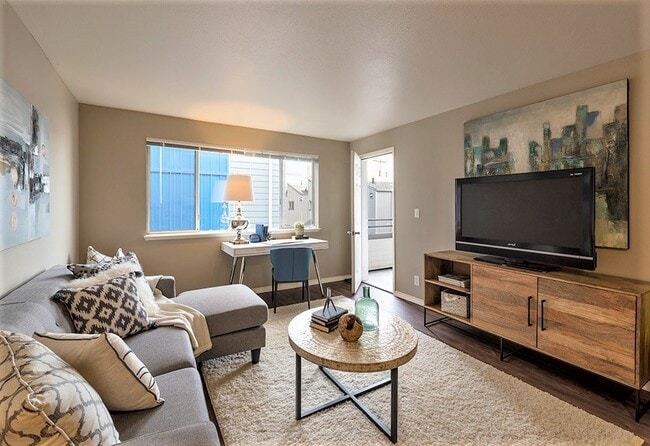 Interior Photo - Harbor Square