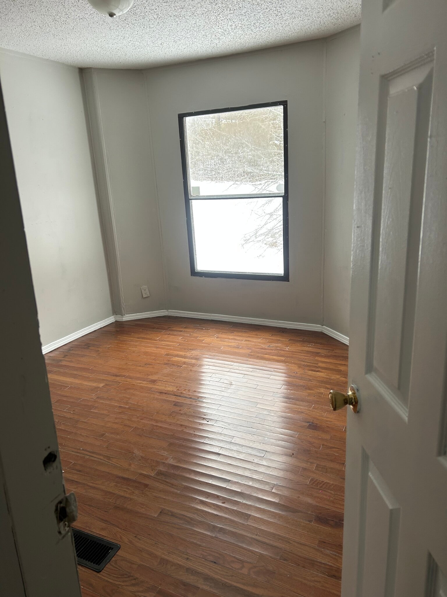 Bedroom 2 - 515 Vanzant Rd