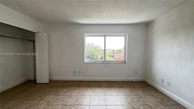 Building Photo - 984 W 40th St