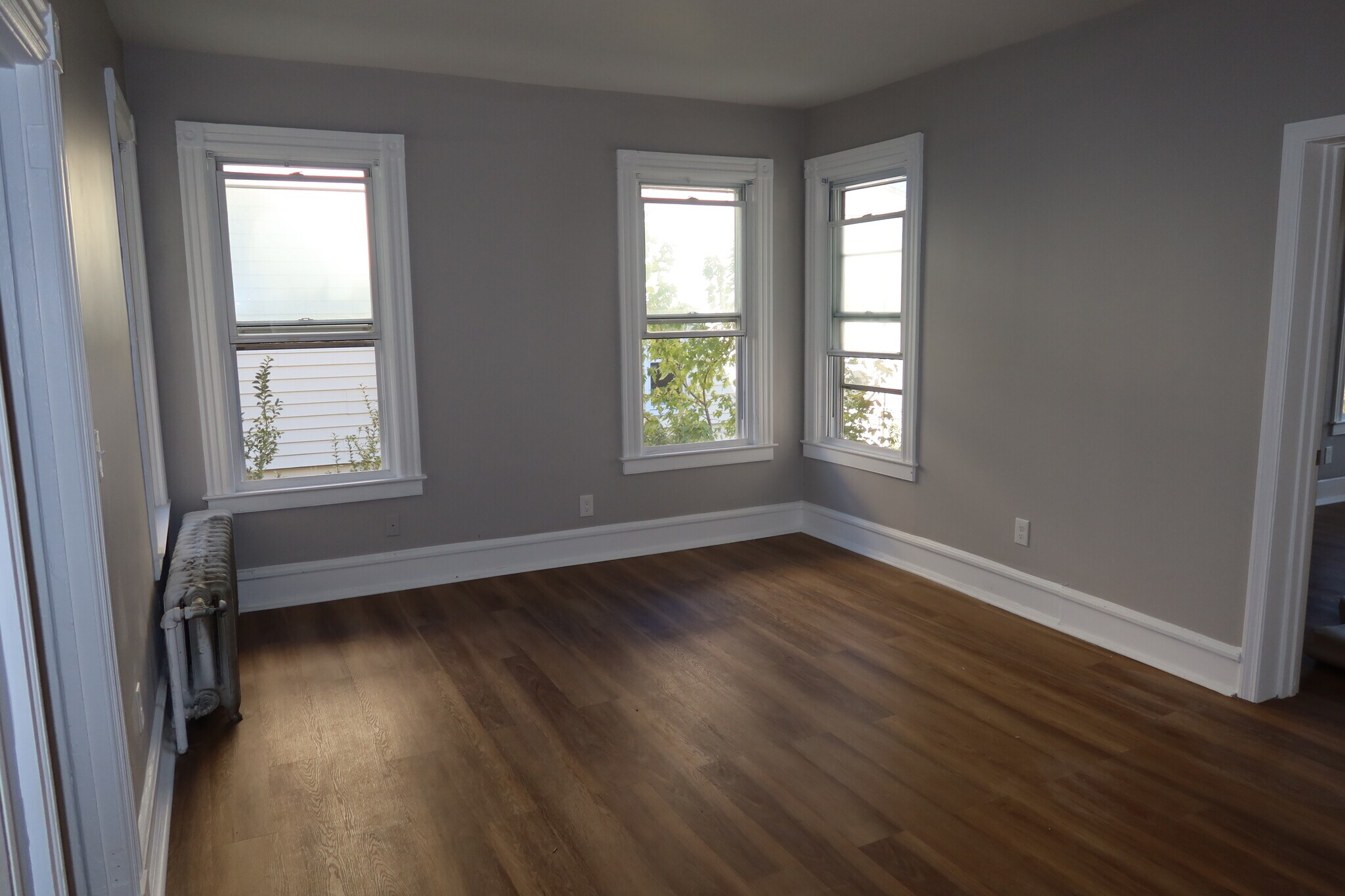 Unit 2 Living Room - 16 Benton St