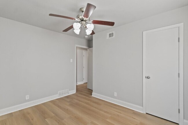 Building Photo - 5312 Odessa Ave