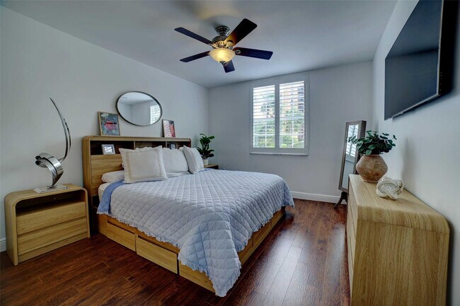 Building Photo - 720 S Sapodilla Ave