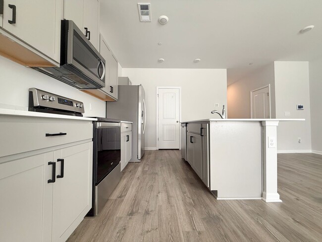 Building Photo - Newly Built 3 Bedroom Home - Baxter