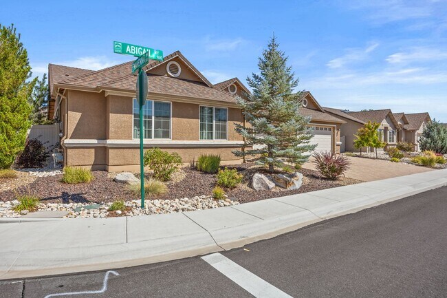 Building Photo - **Charming Home for Rent in Damonte Ranch**
