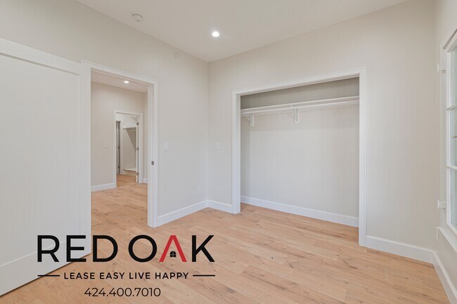 Building Photo - 2376 Portland St