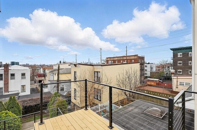 Building Photo - 608 Palisade Ave