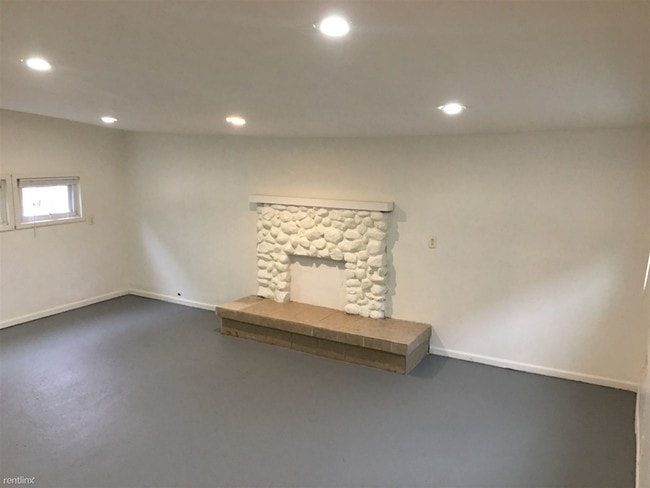 Building Photo - 2 br, 1 bath House - 12038 Lumpkin St
