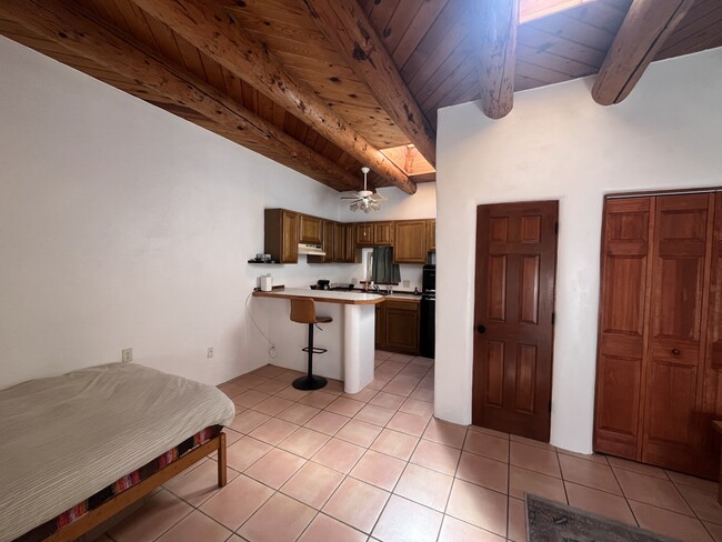 Building Photo - 226 Kit Carson Rd