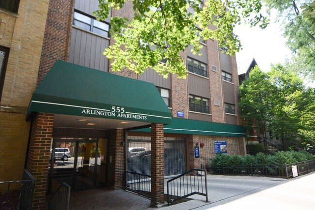 Building Photo - 560 W Arlington
