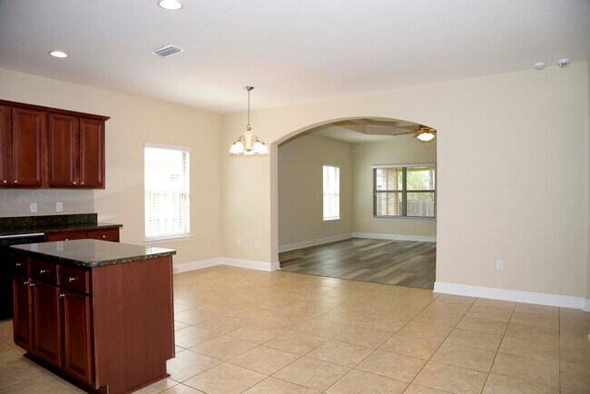 Building Photo - 289 Dickens Dr