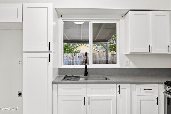 Building Photo - 38466 Sumac Ave