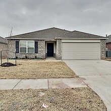 Building Photo - Very Nice 3 Bedroom 2 Bath Home in Yukon Schools