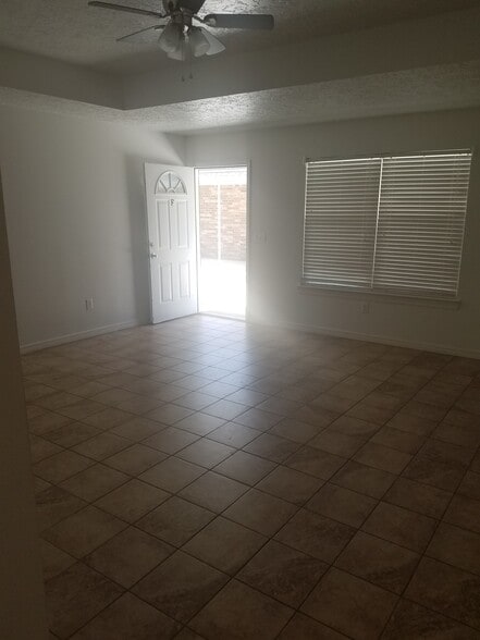 Building Photo - 1618 S Ave G Ave