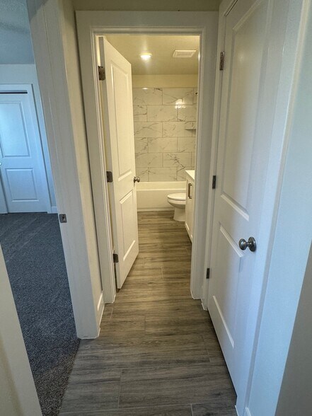 Building Photo - 51 S 4375 W