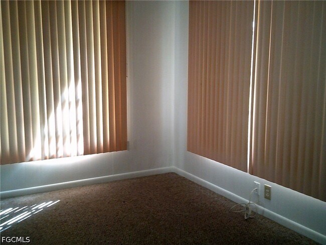 Building Photo - 1405 Juddale St E