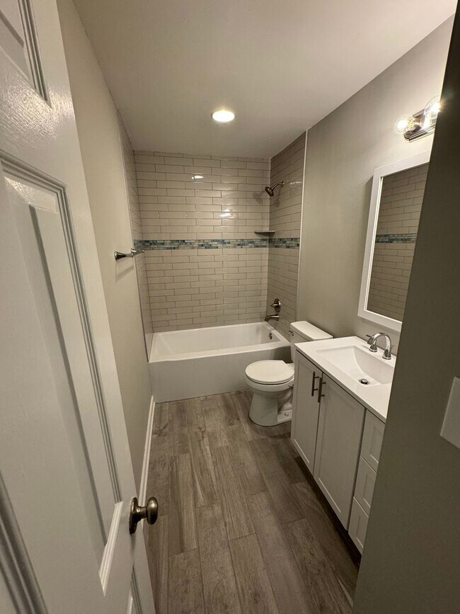 Building Photo - 1707 Choate Pl