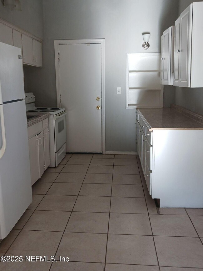 Building Photo - 5718 Hollyhock Rd
