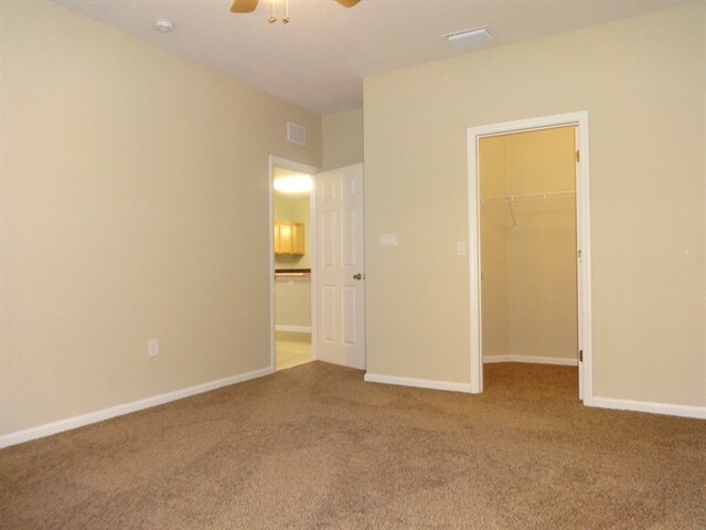 Building Photo - 560 Loxley Ct