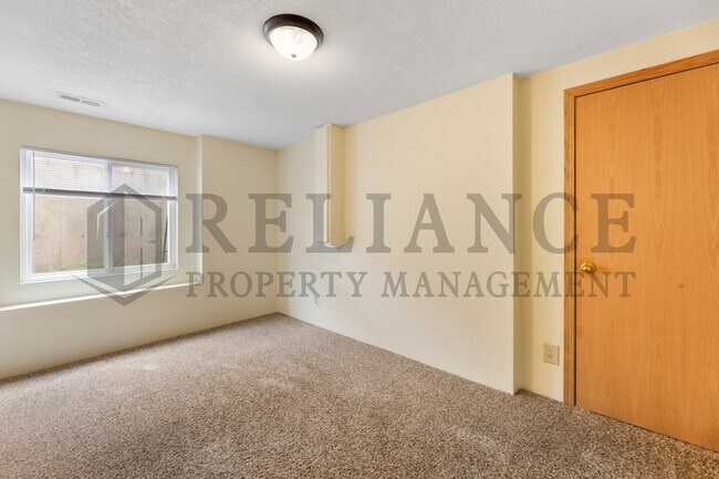 Building Photo - 621 S Longbranch Dr