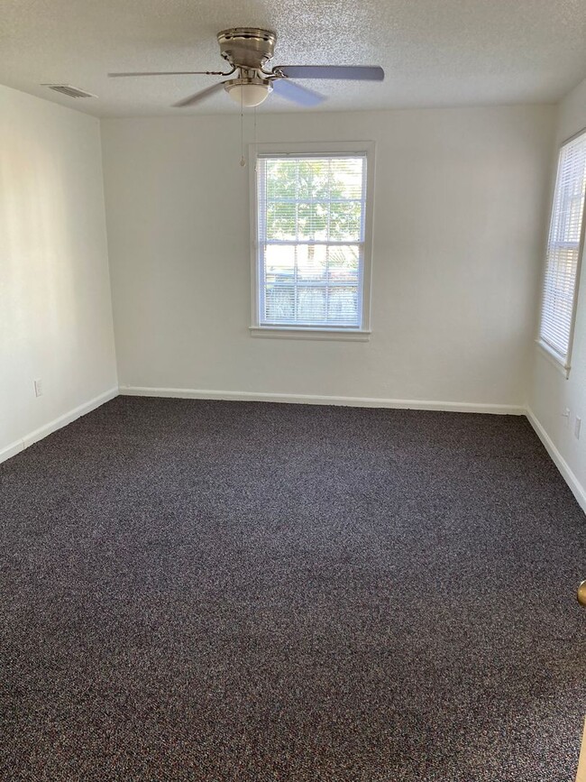 Building Photo - *RENOVATED* 3-Bedroom 1-Bath $1,850/ mo. -...