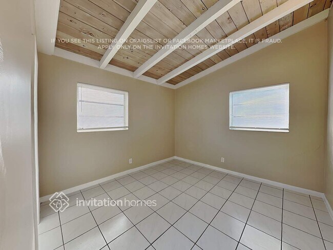 Building Photo - 1275 SW 28th Rd