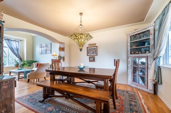 Building Photo - Gorgeous 6 bed 3.5 bath home located in Longmont, CO!